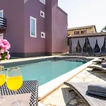 Haustierfreundliche Mit Privatpool, Panoramablick Und Freien Eintritt Ins Lanterna *