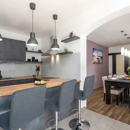 Haustierfreundliche Mit Privatpool, Panoramablick Und Freien Eintritt Ins Lanterna Tatil Evi *