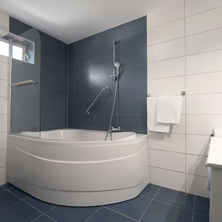 Haustierfreundliche Mit Privatpool, Panoramablick Und Freien Eintritt Ins Lanterna *