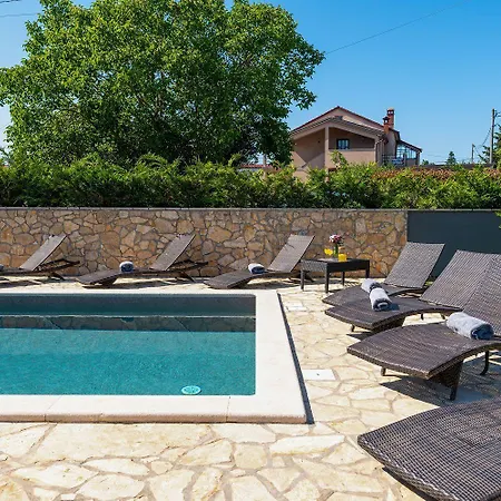 Tatil Evi Haustierfreundliche Mit Privatpool, Panoramablick Und Freien Eintritt Ins Lanterna