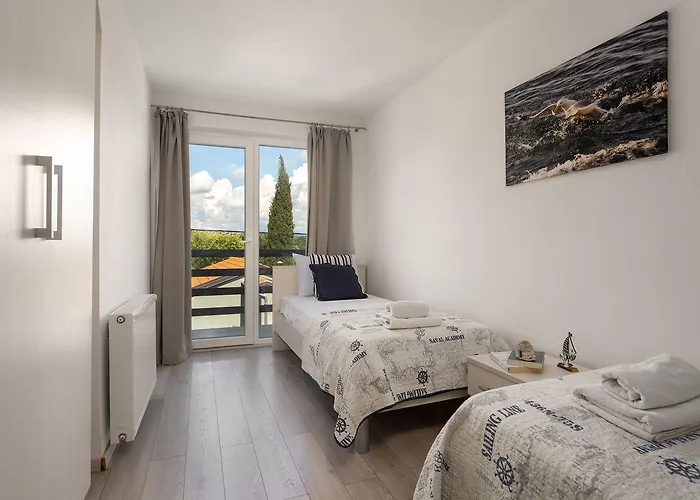 Haustierfreundliche Mit Privatpool, Panoramablick Und Freien Eintritt Ins Lanterna *