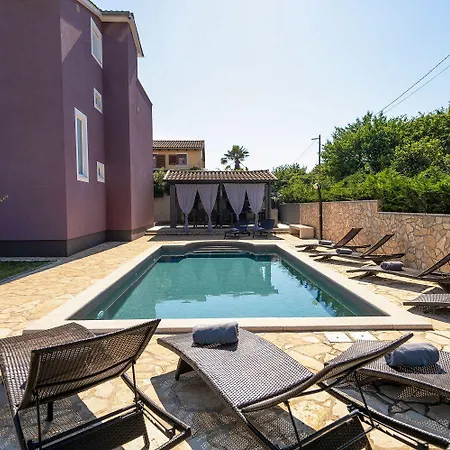 Haustierfreundliche Mit Privatpool, Panoramablick Und Freien Eintritt Ins Lanterna *