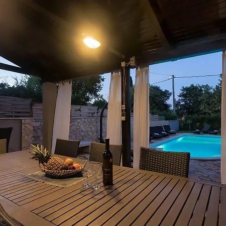 Haustierfreundliche Mit Privatpool, Panoramablick Und Freien Eintritt Ins Lanterna *