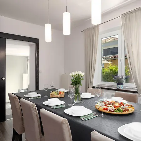 Haustierfreundliche Mit Privatpool, Panoramablick Und Freien Eintritt Ins Lanterna *