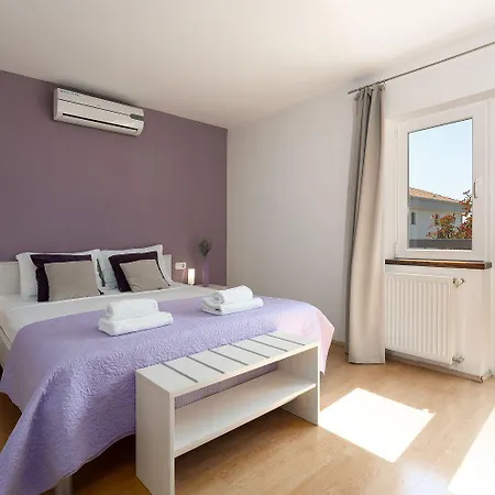 Haustierfreundliche Mit Privatpool, Panoramablick Und Freien Eintritt Ins Lanterna Vakantiehuis