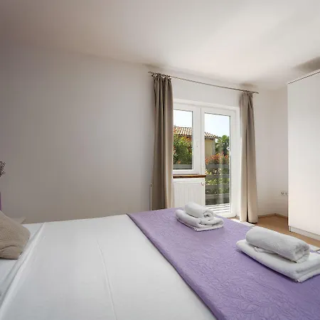 Hébergement de vacances Haustierfreundliche Mit Privatpool, Panoramablick Und Freien Eintritt Ins Lanterna Tar-Vabriga