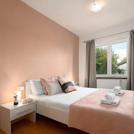 Haustierfreundliche Mit Privatpool, Panoramablick Und Freien Eintritt Ins Lanterna *