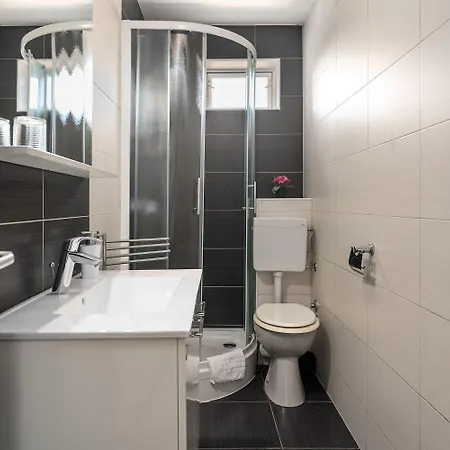 Haustierfreundliche Mit Privatpool, Panoramablick Und Freien Eintritt Ins Lanterna Tar-Vabriga