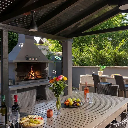 Haustierfreundliche Mit Privatpool, Panoramablick Und Freien Eintritt Ins Lanterna Vakantiehuis *