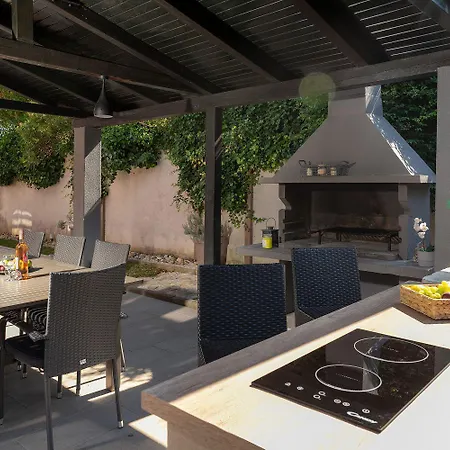 Haustierfreundliche Mit Privatpool, Panoramablick Und Freien Eintritt Ins Lanterna Hébergement de vacances *